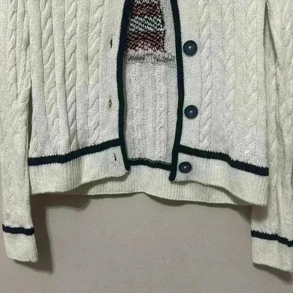 Maeve - Picture 3 of 11